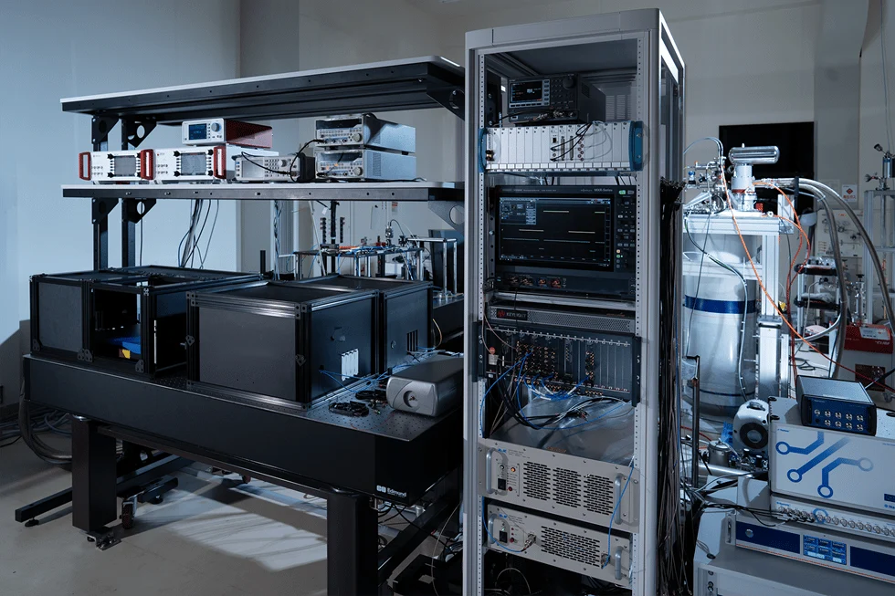Fujitsu's published photograph of its diamond-spin quantum computer prototype.