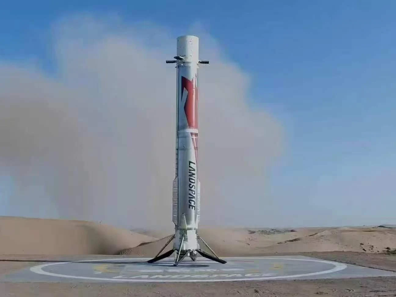 The Zhuque-3 booster standing on its landing pad.